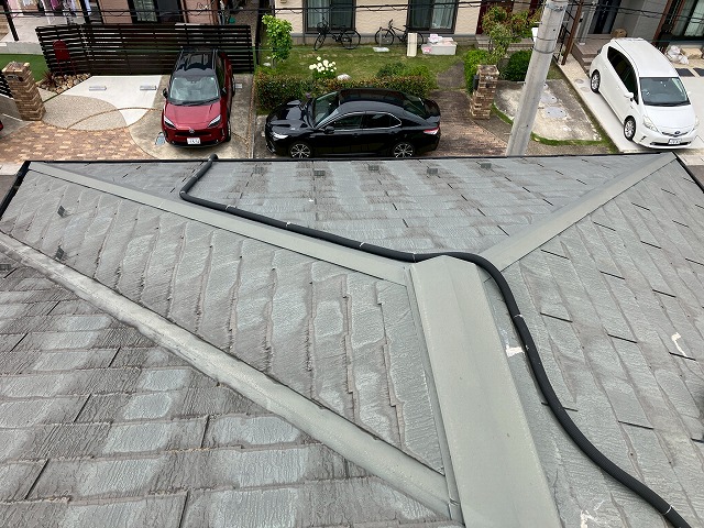 太陽光パネルから出た配管